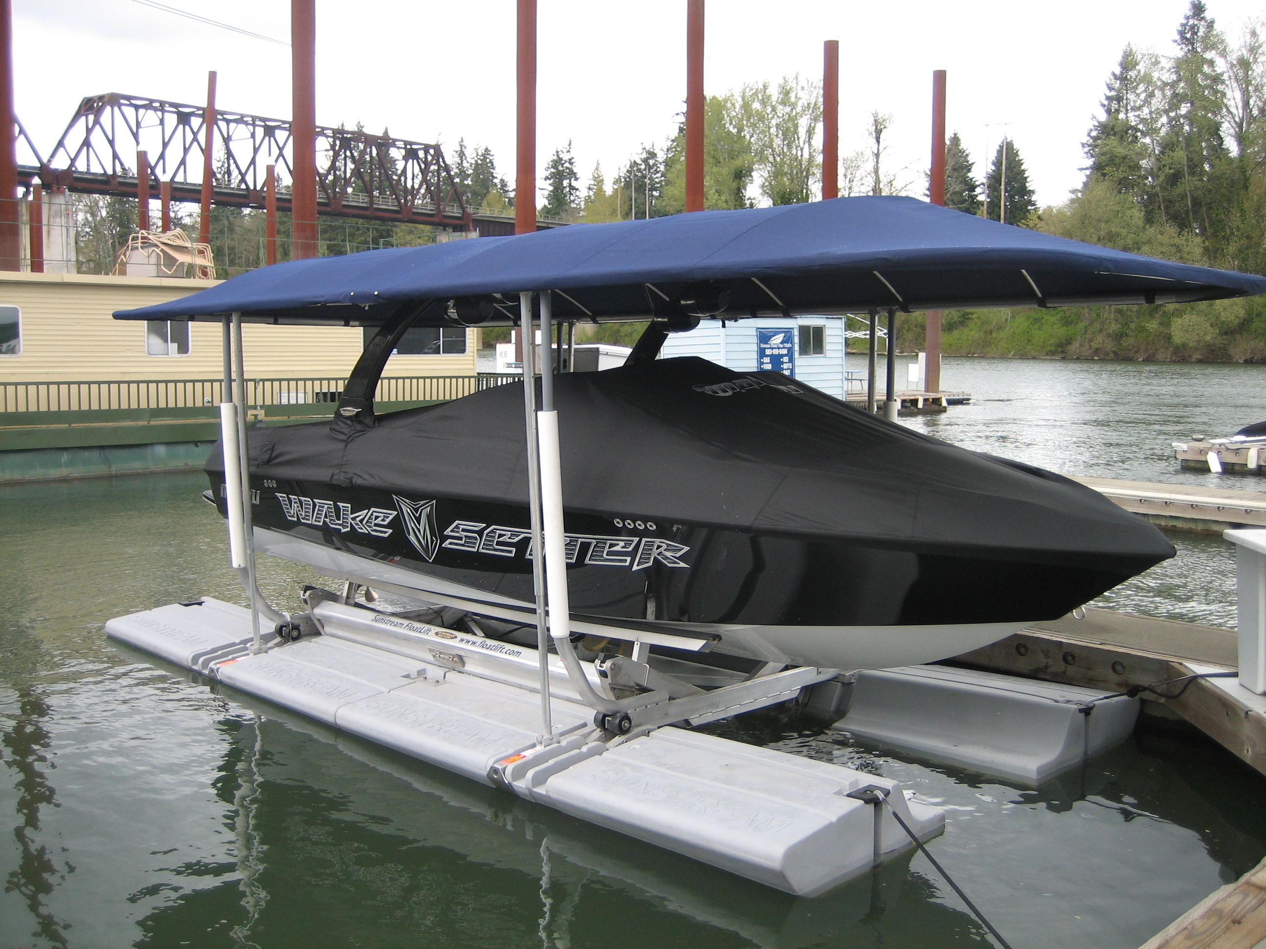 Choosing The Right Boat Lift For Your Boat Airberth Seapen Sunstream Boat Lifts Pontoons Aqua Pontoons